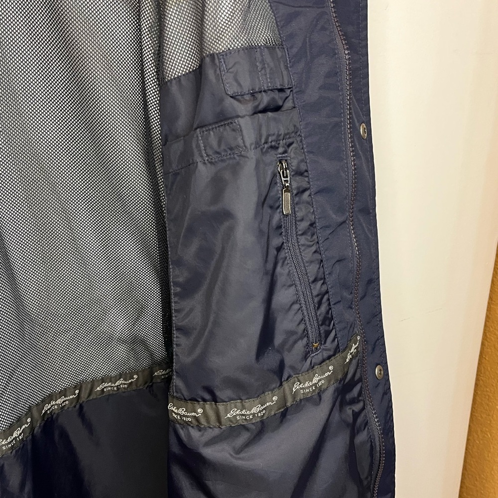 Eddie Bauer lightweight jacket - Picture 3 of 6